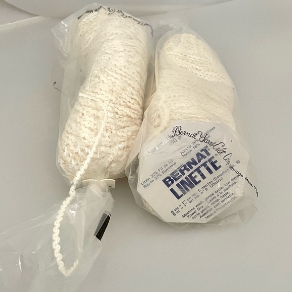 NWT Vintage 2x BERNAT Linette Beige Wavy Knitting Yarn - Picture 4 of 4